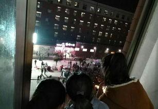 在线吃瓜中求婚现场,甜蜜瞬间！在线吃瓜现场见证浪漫求婚